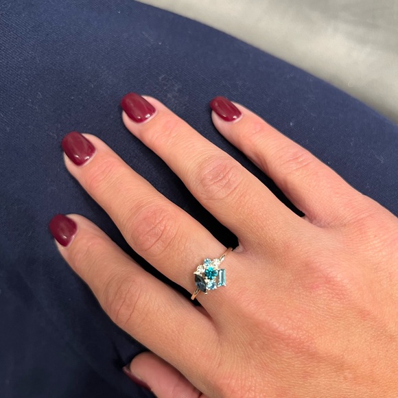 Silver Blue Crystal Ring, Size 9 - Picture 6 of 12